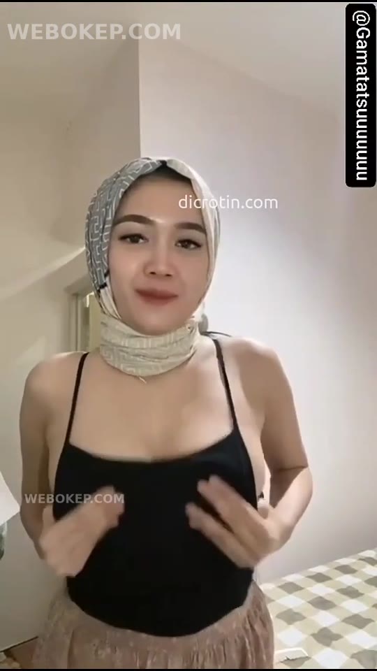 Hijab Cantik Pamer Badan Mulus